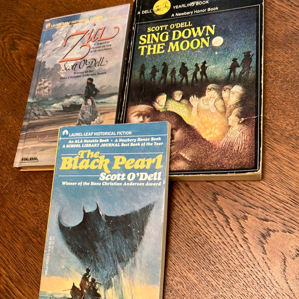 Young Readers TrioSet-Scott Odell-Newbery Honor, Hans Christian Anderson awards.